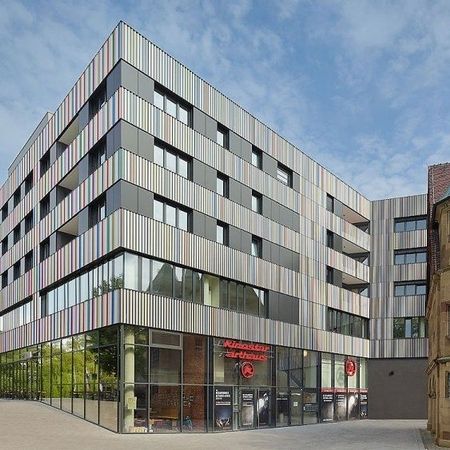 Marrahaus Heilbronn | Gebäude mit Flachdach aus der ferne