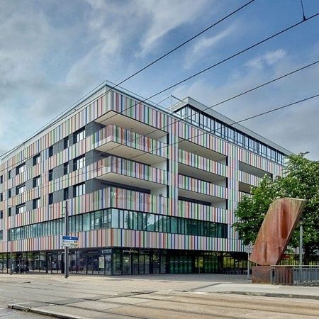 Marrahaus Heilbronn | Gebäude mit Flachdach aus der ferne